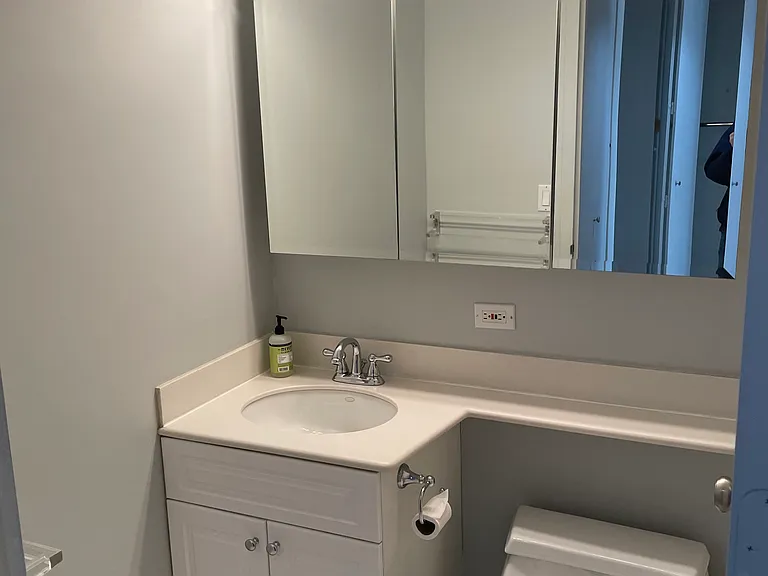 1 Irving Pl #P19I — Photo 5
