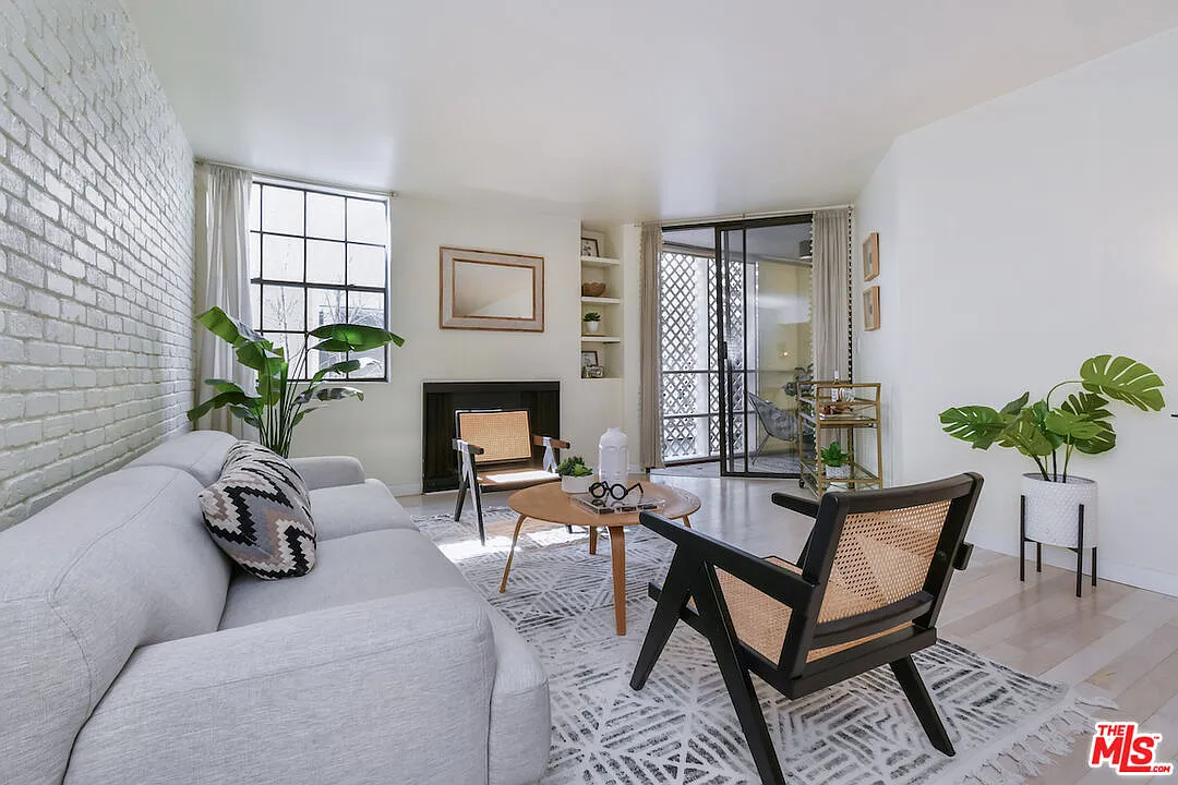 750 N Kings Rd APT 217 photo 1