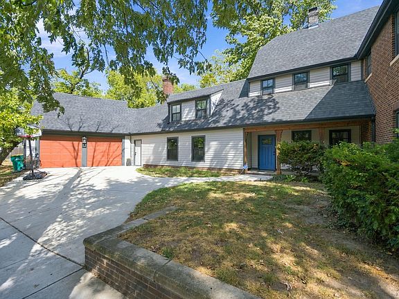 2nd image of 3330 Country Club Pl