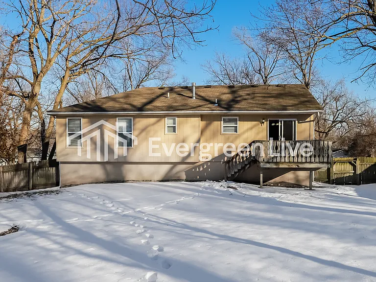 11024 N Kenwood Ave — Photo 15