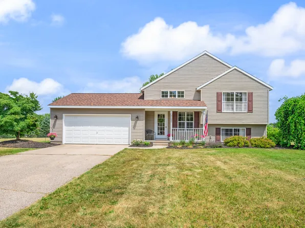 2103 Winston View Dr NE, Cedar Springs, MI 49319