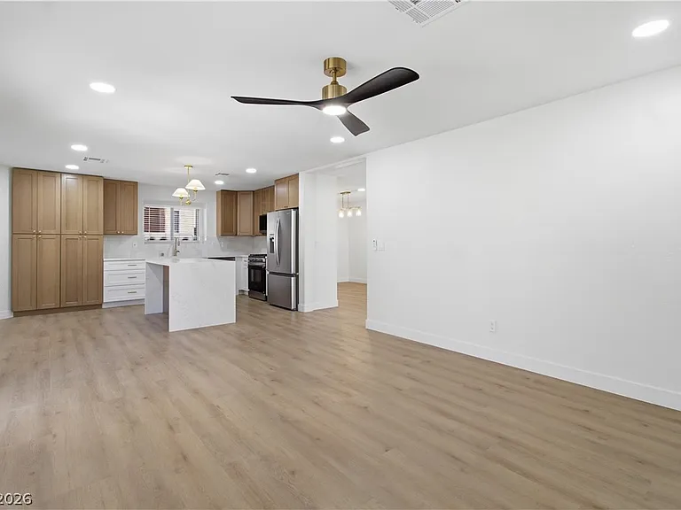 2137 Crestline Falls Pl — Photo 12