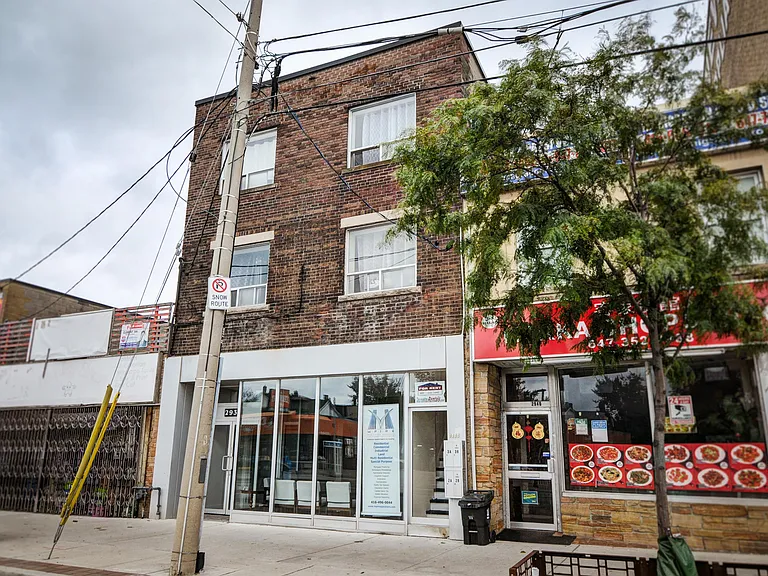 2938 Danforth Ave — Photo 12