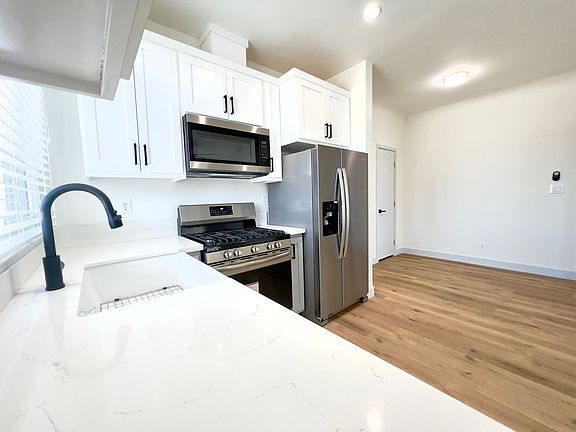 3rd image of 1152 E 1st St APT 310