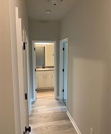 5th image of 39053 Fairfield Dr