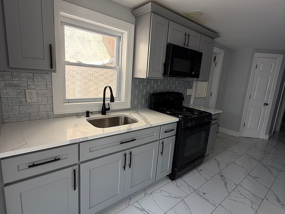 1st image of 51 Grant St Floor 1