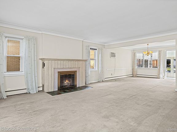 5th image of 22596 Lange St