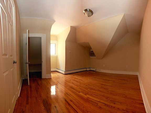 4th image of 35 Bentley Ave APT 3