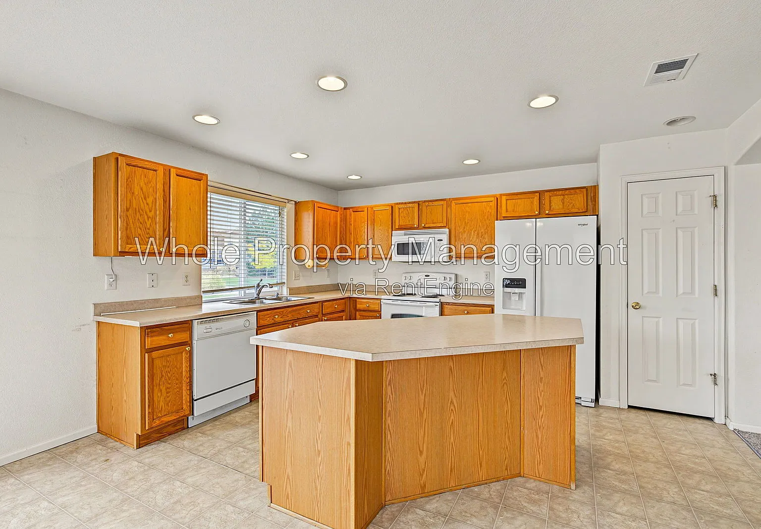 2 bed, 2.0 bath, 1682 sqft, $2,595 — Photo 4