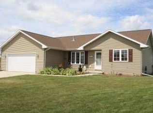 913 McKinley Ave, Omro, WI 54963
