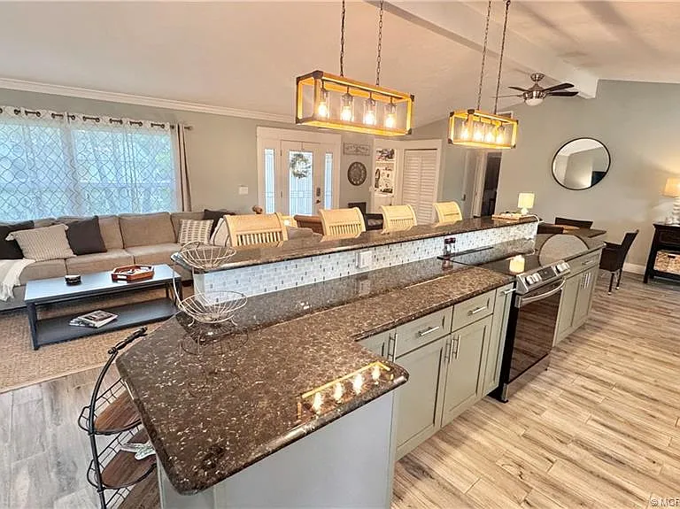 323 SW Ridge Ln — Photo 17