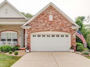 5002 Castlegate Ln, Godfrey, IL 62035