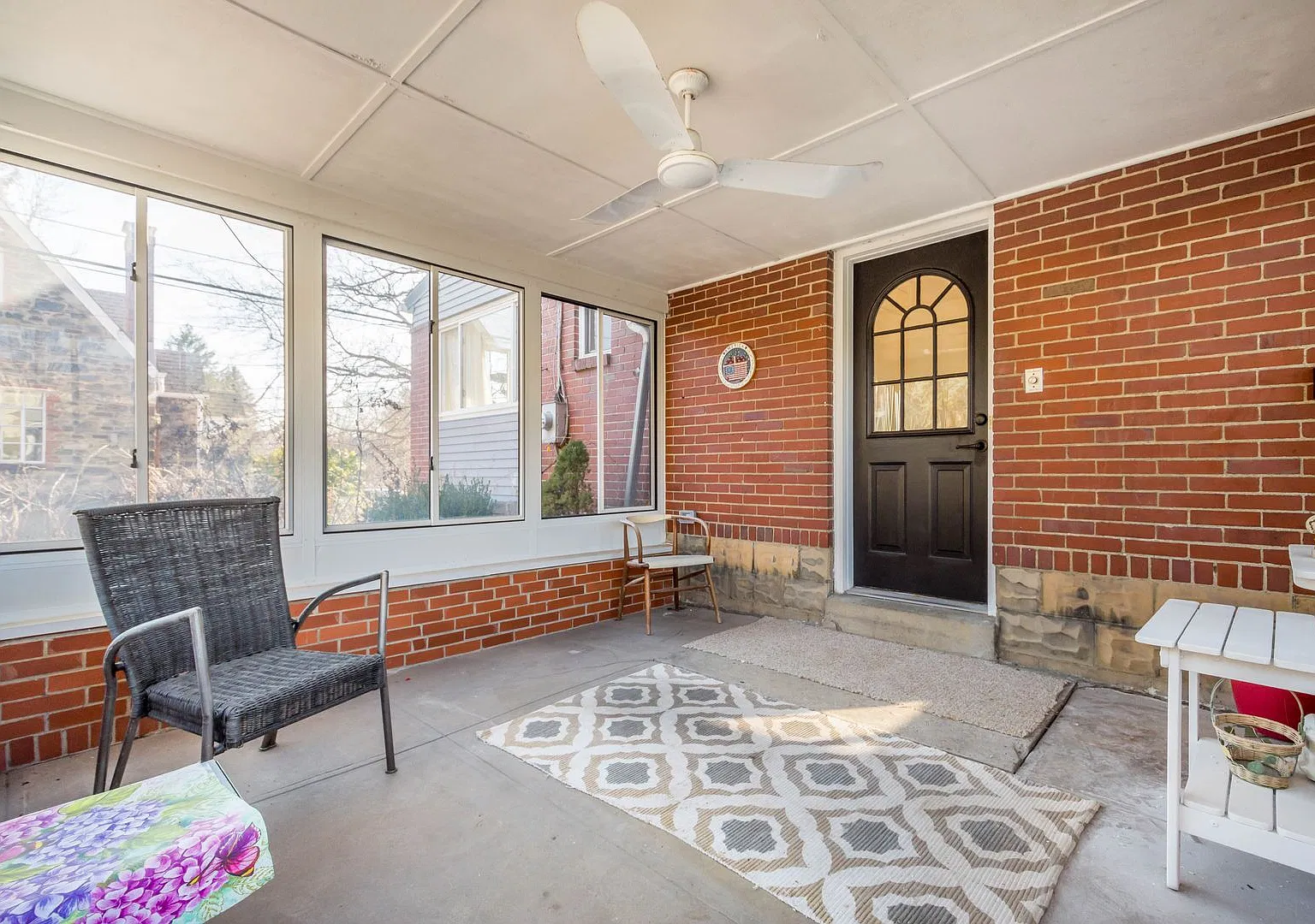Beautifully Updated 2-Bedroom In O'Hara Township, Available For January 1st!! — Photo 3