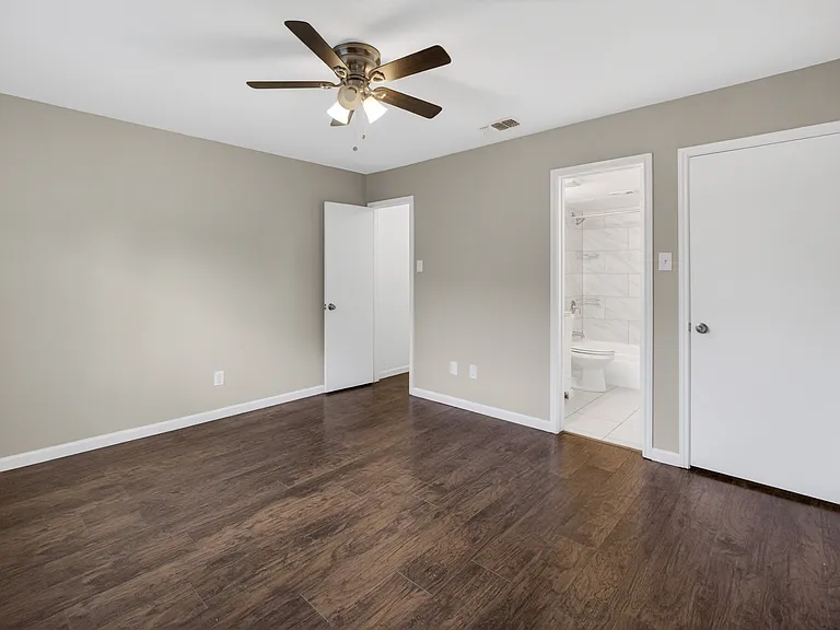2219 Foxcroft Ln — Photo 18