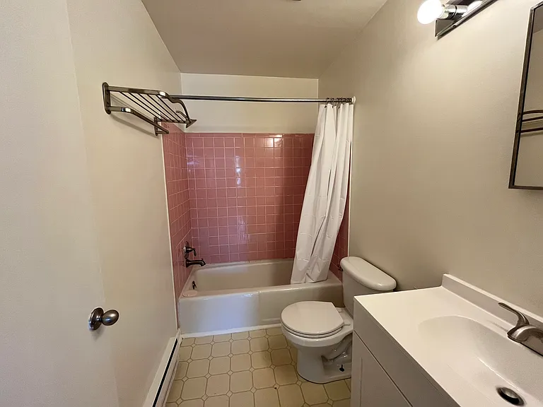 Salem VA 1 Bdrm Apt — Photo 12