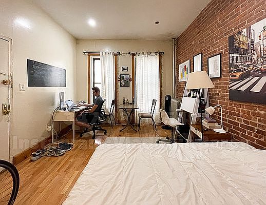 2nd image of 788 Park Pl #2/1