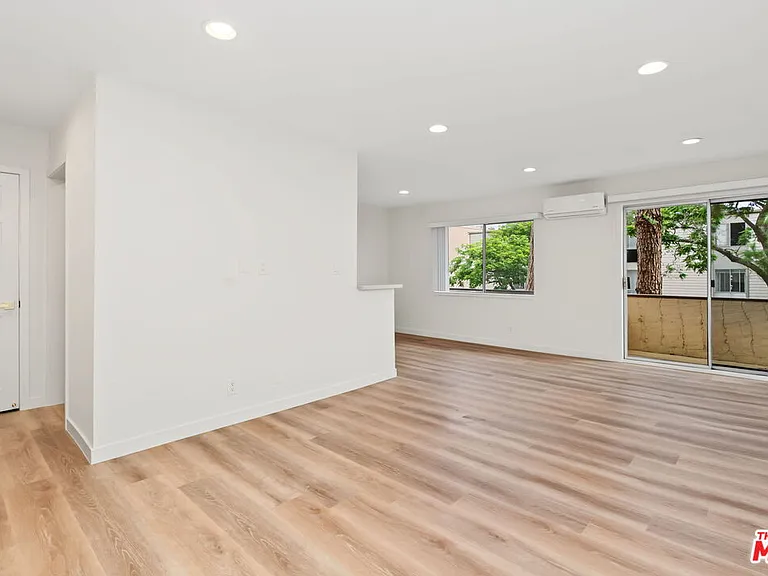 1831 Prosser Ave #208 — Photo 2