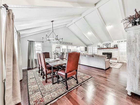 2nd image of 302 Laura Ln