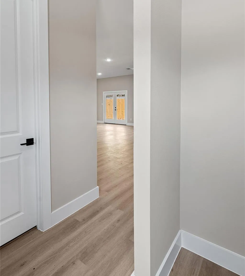 3 bed, 2.5 bath, 2325 sqft, $2,700 — Photo 3