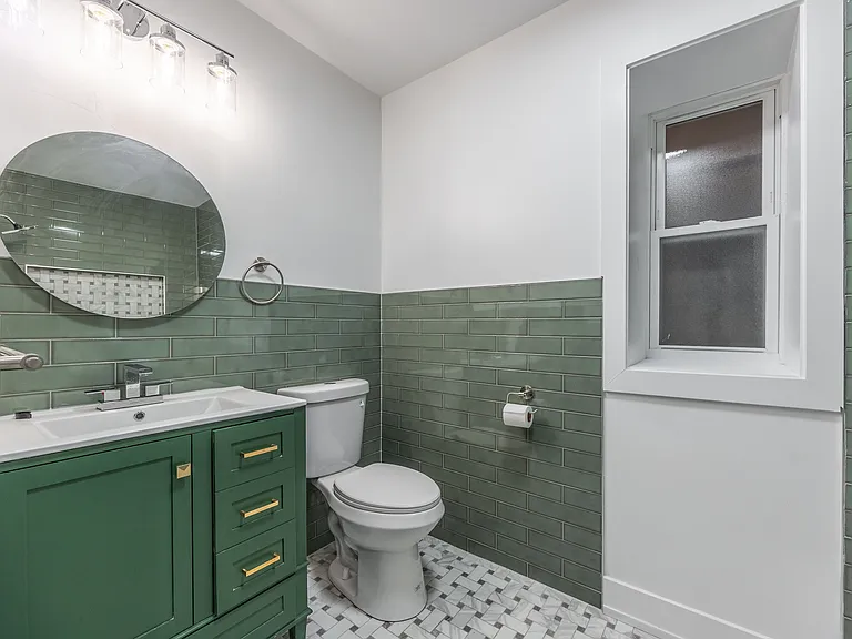 3328 W Congress Pkwy — Photo 5