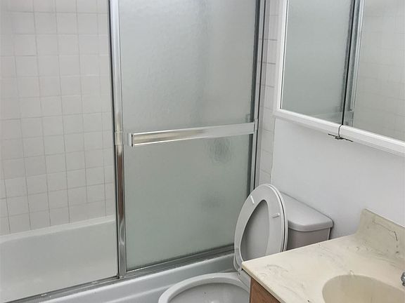 3rd image of 5210 Lake Washington Blvd NE APT 202