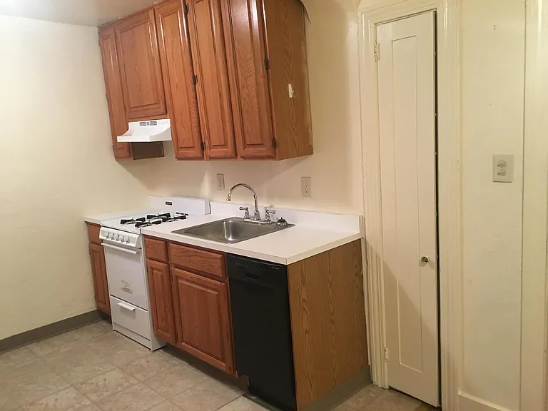 208 Beverly Rd #4 — Photo 6