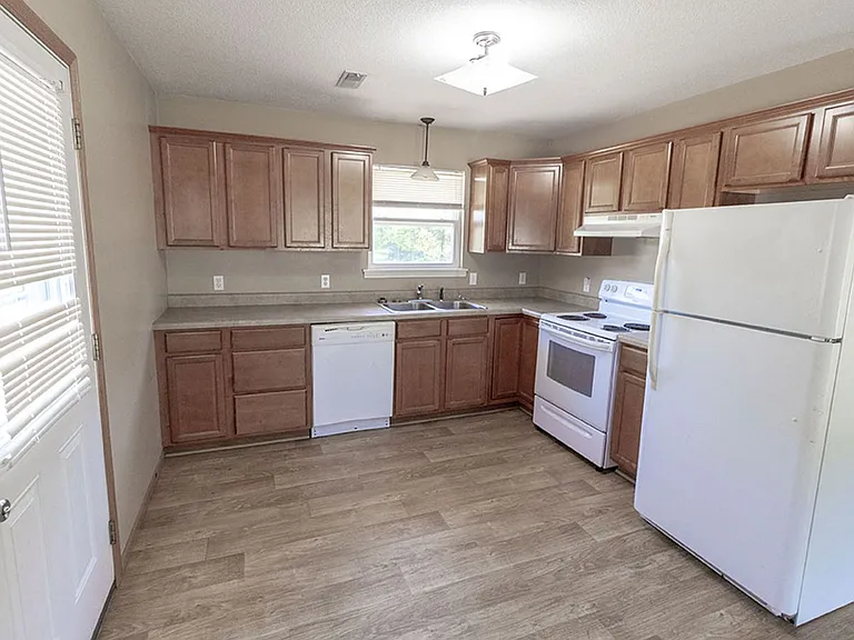 1544 Florence Dr — Photo 6