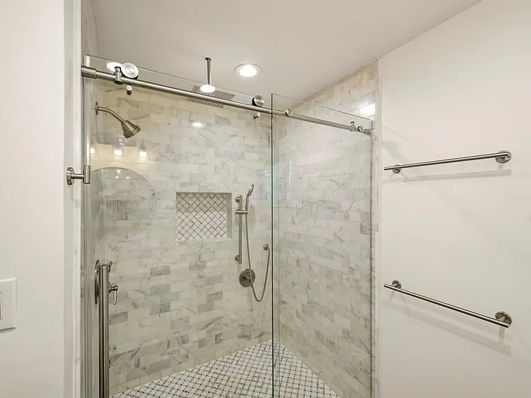 6131 Yarwell Dr — Photo 34