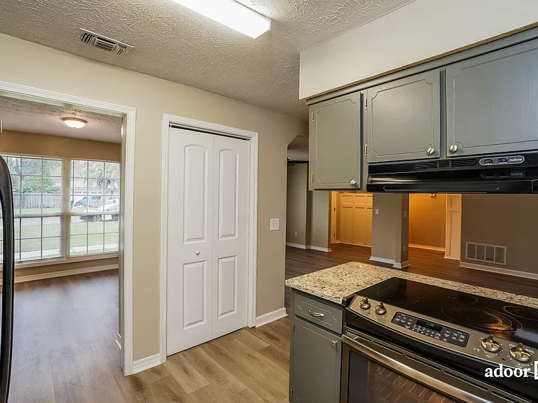 1671 Aletha Mnr — Photo 4