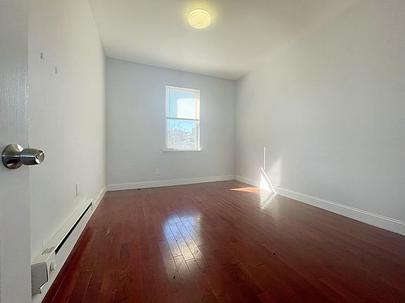 5th image of 3739 Lancaster Ave #3F