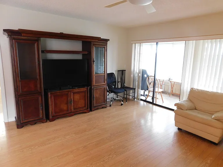 565 Piedmont Park #L — Photo 8
