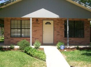 606 N 2nd St, Uvalde, TX 78801