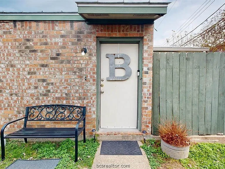725 Peppertree Dr #22 — Photo 3