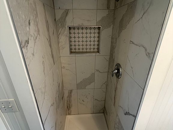 4th image of 705 W 13th St