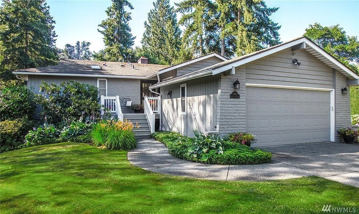 5 bed, 2.5 bath, 2805 sqft, $7,200 — Photo 1