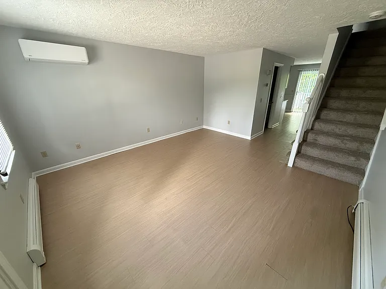90-92 Elm St #3 — Photo 4