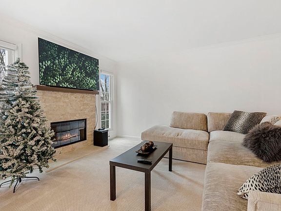 4th image of 12 Dorchester Ct