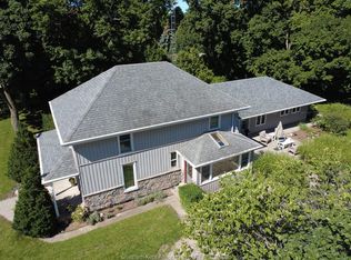 10517 Longwoods Rd, Chatham Kent, ON N7M 5J7