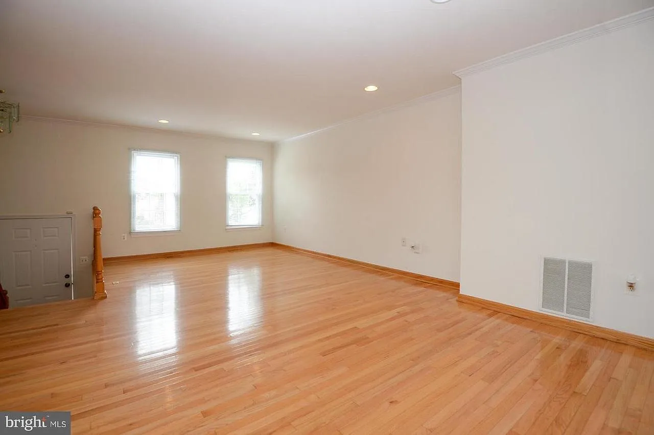 770 Ivy League Ln — Photo 2