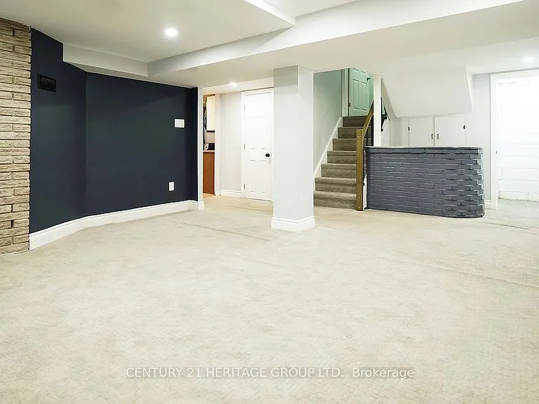 328 Moore Park Ave #LOWER — Photo 4