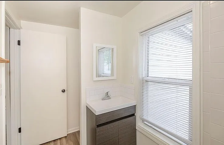 420 W Morehouse Ave — Photo 9