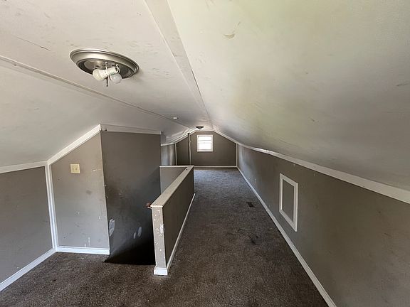4th image of 303 S Forest Ave