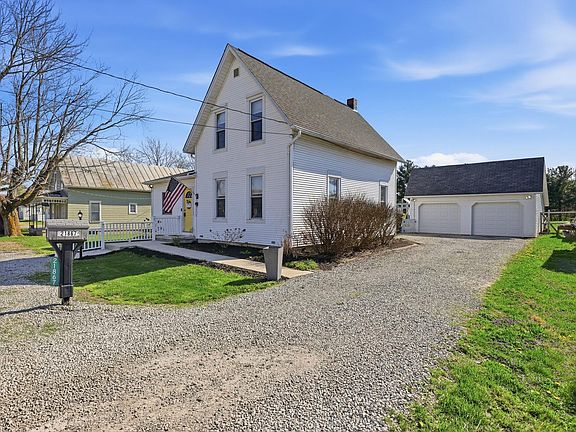 3rd image of 21867 Raymond Rd