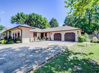 8605 S Fawnwood Ct, Broken Arrow, OK 74011