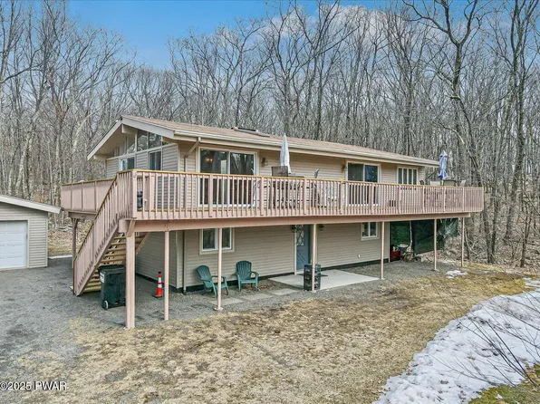 105 Canoebrook Dr, Hawley, PA 18428