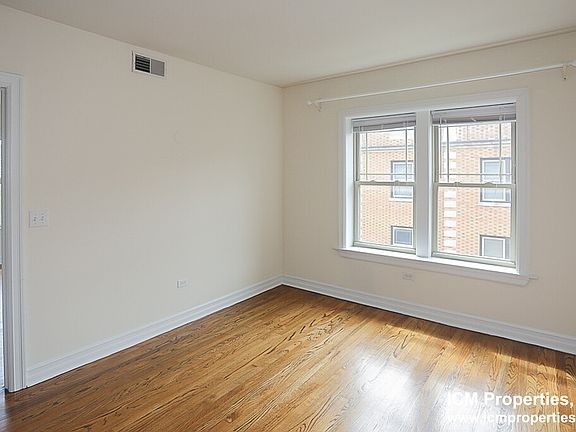 5th image of 3822 N Sheffield Ave #3