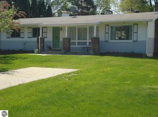 711 Sunset Ln, Cadillac, MI 49601