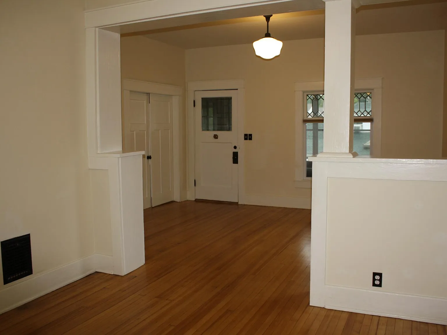 3 bed, 2000 sqft, $3,550 — Photo 2