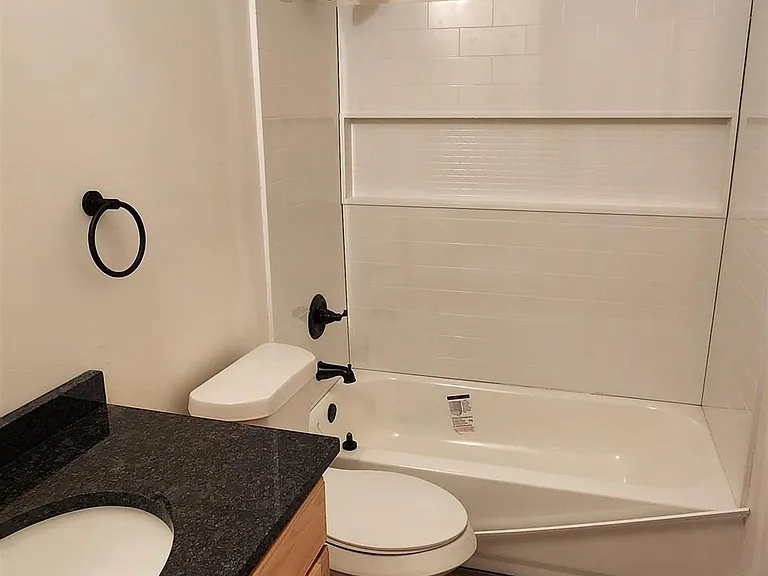 110 Eastlake Dr — Photo 19