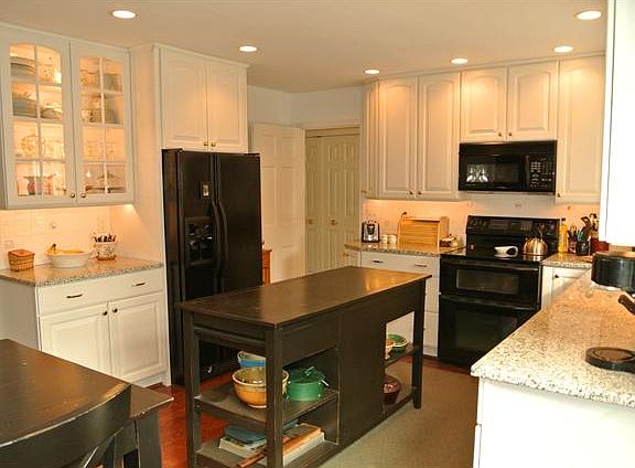 Recessed and undercabinet lighting